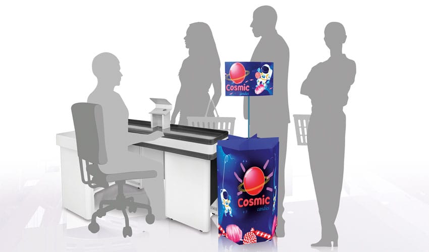 3SZENE_UDS_strefa-impulsowa_web Der Kassenbereich ist die letzte Station der Customer Journey am POS. Daher lohnen sich Displays für Impulsware, die die Aufmerksamkeit der Shopper auf sich lenken. Foto: UDS